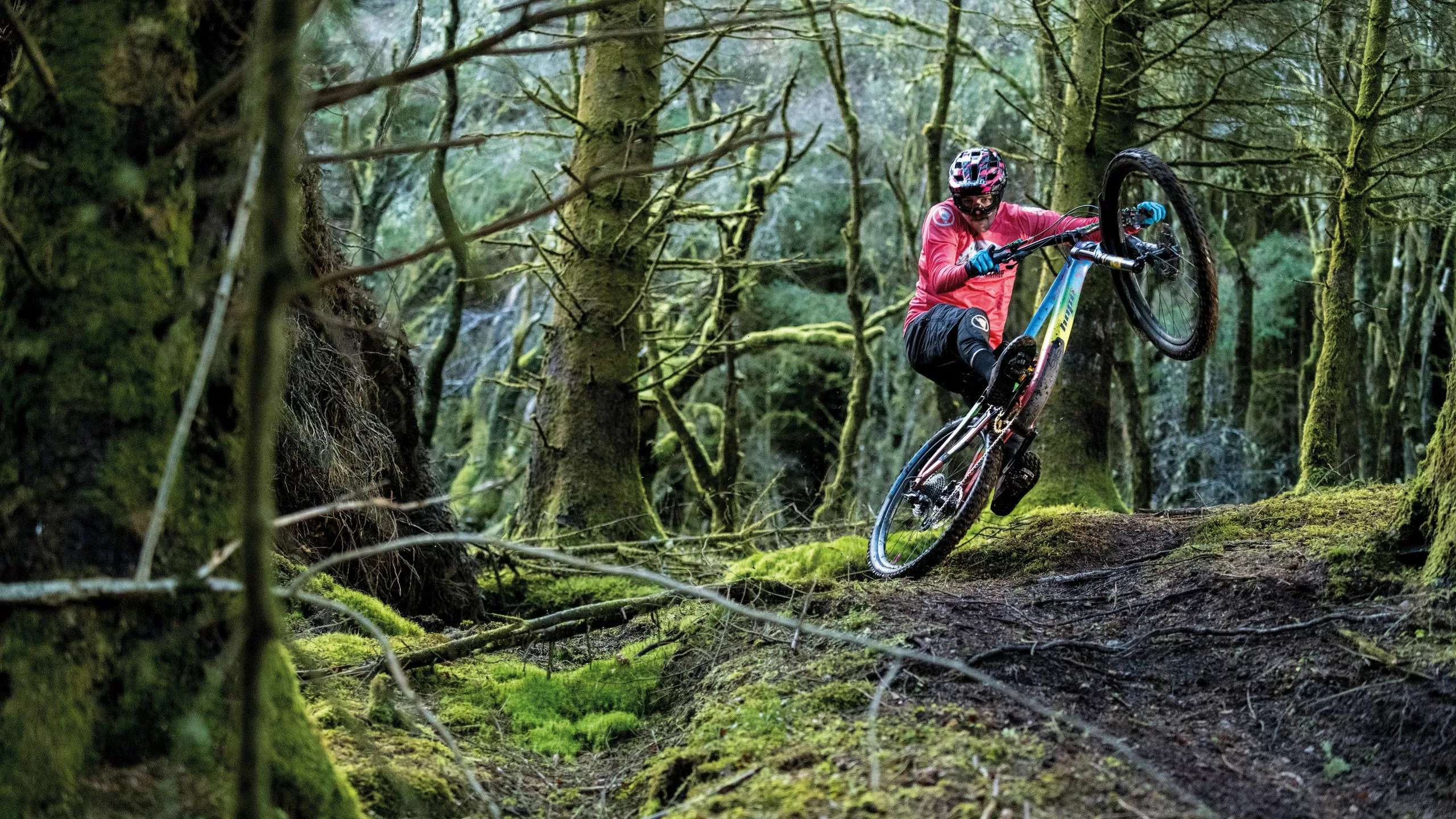 Forside -Sram Salg MBR285.feature1.mbr joe barnes 066edit scaled 1